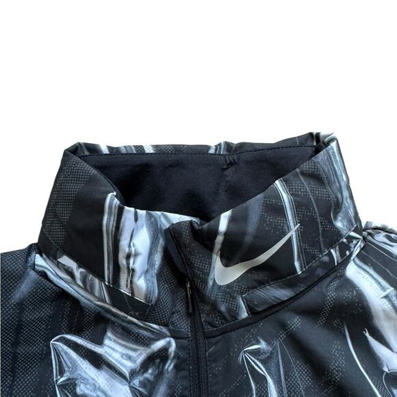 Nike Shield full zip hooded running jacket black white size women’s XS - Picture 4 of 8